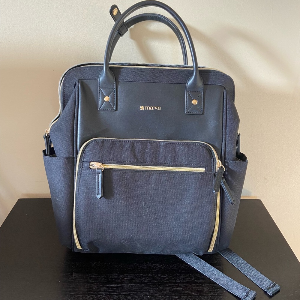 Maevn clinical bag backpack in black— like new!